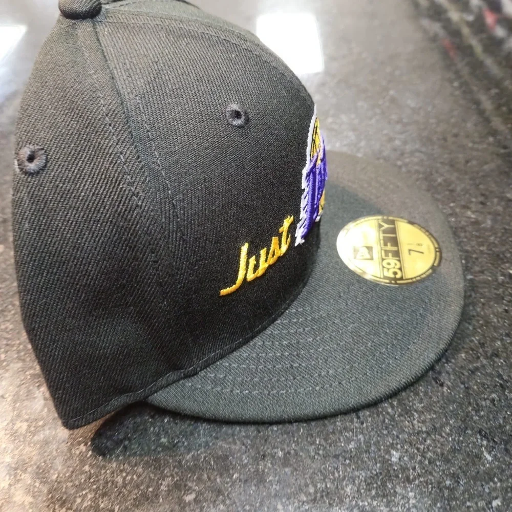 Sz 7 1/8 lakers fitted cap black